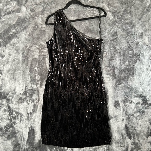 Nicole Miller Dresses & Skirts - Nicole Miller Sequin & Velvet One Shoulder SELINA Black Dress Sz 10 NWT